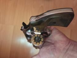 Продам сигнальный револьвер EKOL LOM 5.6
