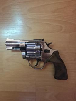 Продам сигнальный револьвер EKOL LOM 5.6