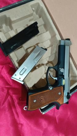 Продам страйкбольный пистолет WE M9Беретта