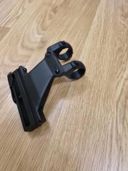 продаю 2 кронштейна и колиматорный прицел для скс