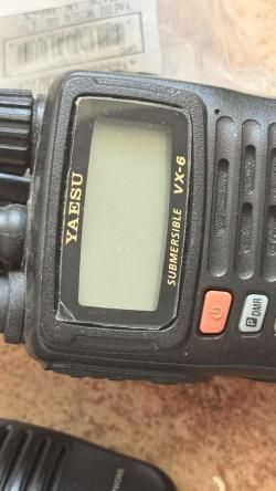 Рация Yaesu VX-6R (полный комплект: доп. антенна, тангента, программатор, 2 АКБ, чехол)