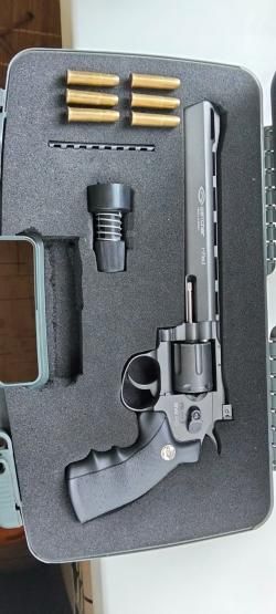 Револьвер Gletcher SW R8 в кейсе