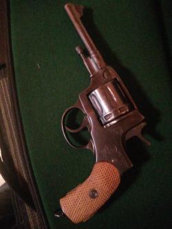Револьвер к9мм.