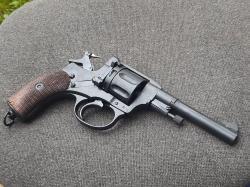 Револьвер охолощенный Наган ИЖ-172 выпуска довоенного 1932 года в хорошем состоянии