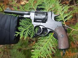 Револьвер охолощенный Наган ИЖ-172 выпуска довоенного 1932 года в хорошем состоянии