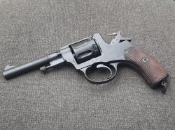 Револьвер охолощенный Наган ИЖ-172 выпуска довоенного 1932 года в хорошем состоянии