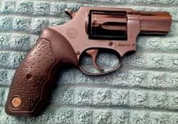Револьвер TAURUS