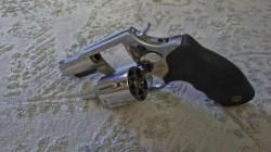 револьвер TAURUS