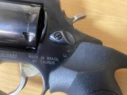 Rossi Taurus, кал. 22LR / 22 WMR