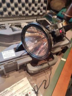 Ручной прожектор Maxa beam