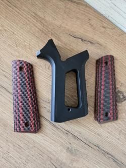 Рукоять для Атаман АР16 кольт, черная.