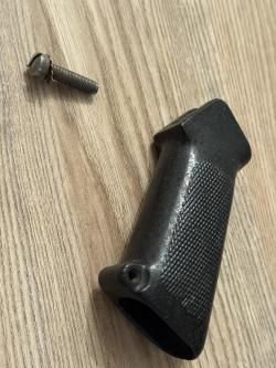 Рукоятка для Colt M16 бакелит оригинал 60х годов