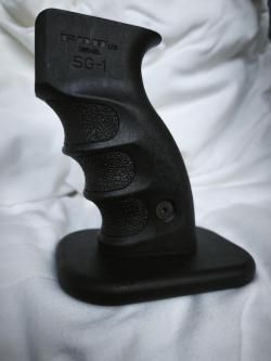 Рукоятку FAB Defense SG-1
