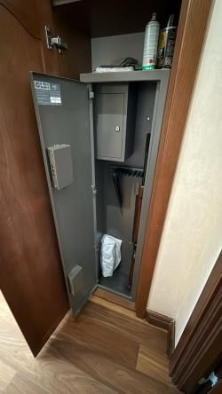 Сейф / шкаф оружейный на 5 стволов