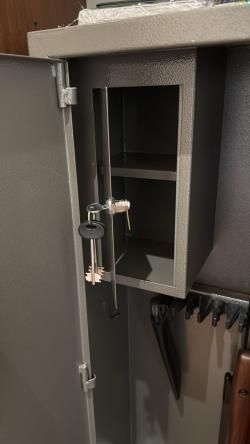 Сейф / шкаф оружейный на 5 стволов