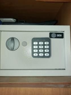 сейф пистолетный новый тяжелый ,сталь