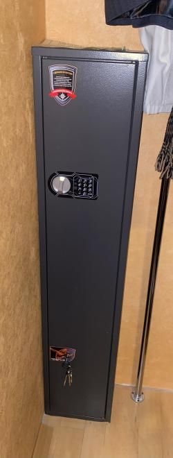 Сейф Шкаф металлический бу состояние нового Чирок 1318EL