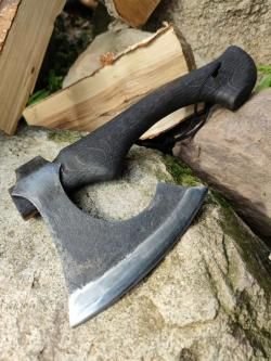 Шикарные кованые топоры 