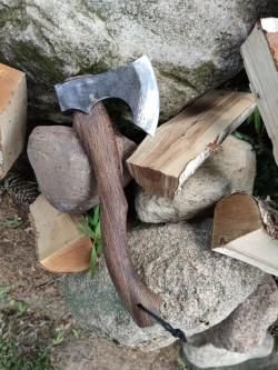 Шикарные кованые топоры 