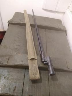 Штык к винтовке Мосина. С чехлом.