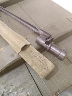 Штык к винтовке Мосина. С чехлом.