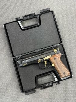 Сигнальный пистолет Blow F92 Черно-золотой с деревом