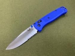 Складной нож Benchmade с серрейтором Синий