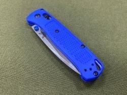 Складной нож Benchmade с серрейтором Синий