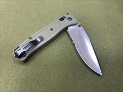 Складной нож Benchmade с серрейтором Зеленый