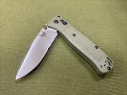 Складной нож Benchmade с серрейтором Зеленый