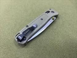 Складной нож Benchmade с серрейтором Зеленый