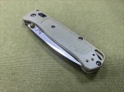 Складной нож Benchmade с серрейтором Зеленый