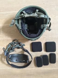 Снаряга: броник, шлем, тактический пояс, нажопник, напашник.