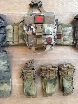 Снаряга: броник, шлем, тактический пояс, нажопник, напашник.