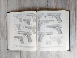  Оружейный Сейф на  6 стволов + книга