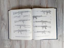  Оружейный Сейф на  6 стволов + книга