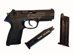 Страйкбольный пистолет Beretta PX4 от Tokyo Marui. Два магазина
