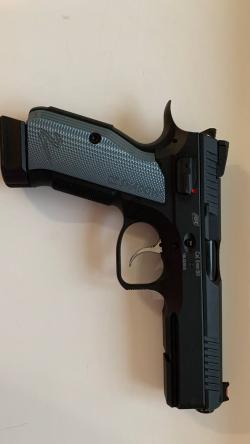 Страйкбольный пистолет CZ Shadow 2