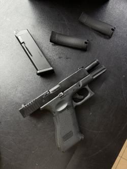 Страйкбольный пистолет East Crane Glock 19X Gen.5 GBB Black (EC-1302-BK)