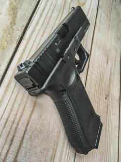 Страйкбольный пистолет Glock East Crane