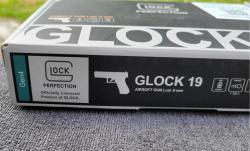 Страйкбольный пистолет Umarex Glock 19 Gen 4  