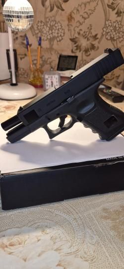 Страйкбольный пистолет Глок 19 Gen3 новый