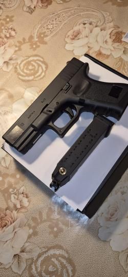 Страйкбольный пистолет Глок 19 Gen3 новый