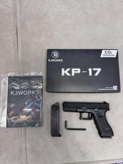 Страйкбольный пистолет KJW Glock G17 CO2