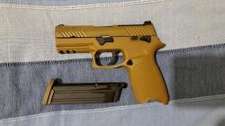 Страйкбольный пистолет SIG SAUER M18 P320 GREEN GAS, цвет песочный 