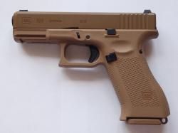 Страйкбольный пистолет VFC (Umarex) Glock 19X GGBB + доп. магазин