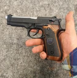 Страйкбольный пистолет WE Beretta M92F Samurai Edge (Resident Evil)