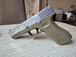 Страйкбольный пистолет WE Glock 17