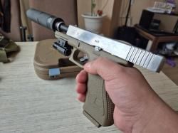 Страйкбольный пистолет WE Glock 17
