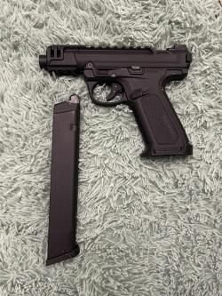 Страйкбольный пистолет 